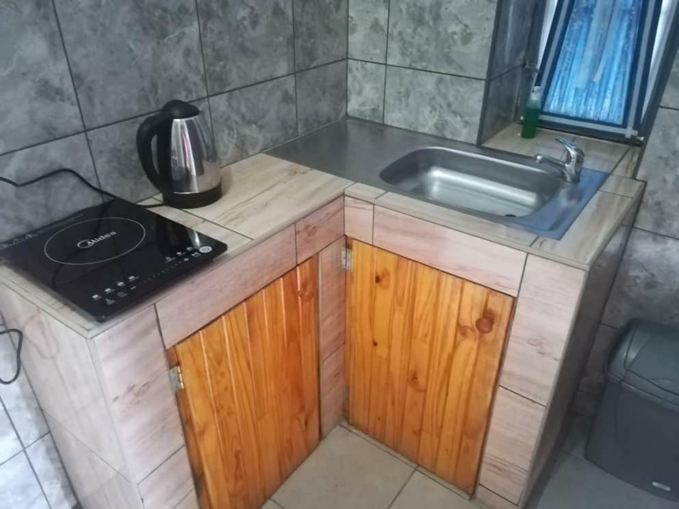 Готель Keetmanshoop Self-Catering Екстер'єр фото